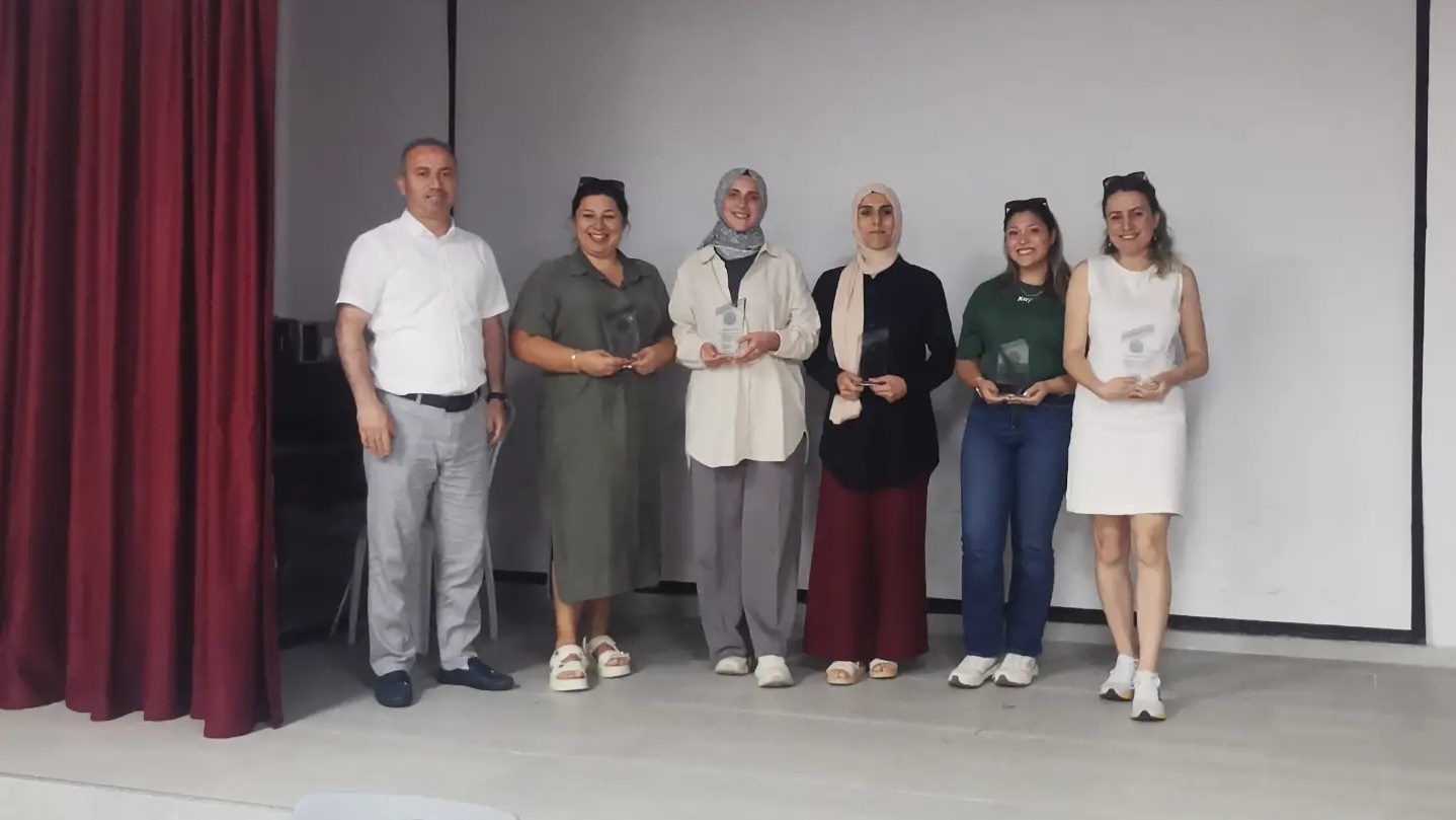 DEĞİRMENKÖY ATATÜRK ORTAOKULUNDA PLAKET TÖRENİ: EMEKTAR ÖĞRETMENLERE ANLAMLI VEDA!